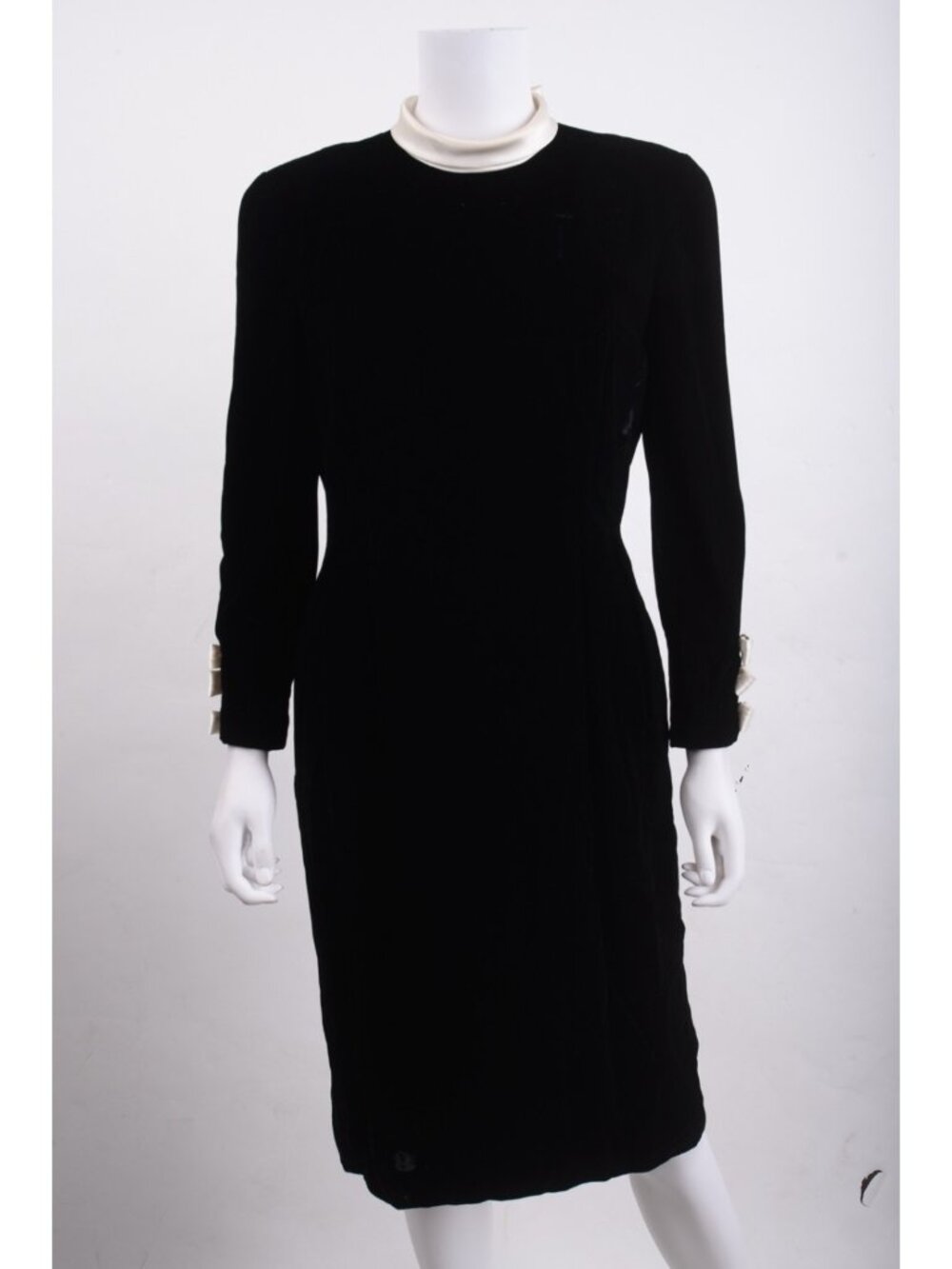 Vintage Nipon Boutique Womans Midi Dress sz 4 Black Velvet Rhinestone Bow Accent
